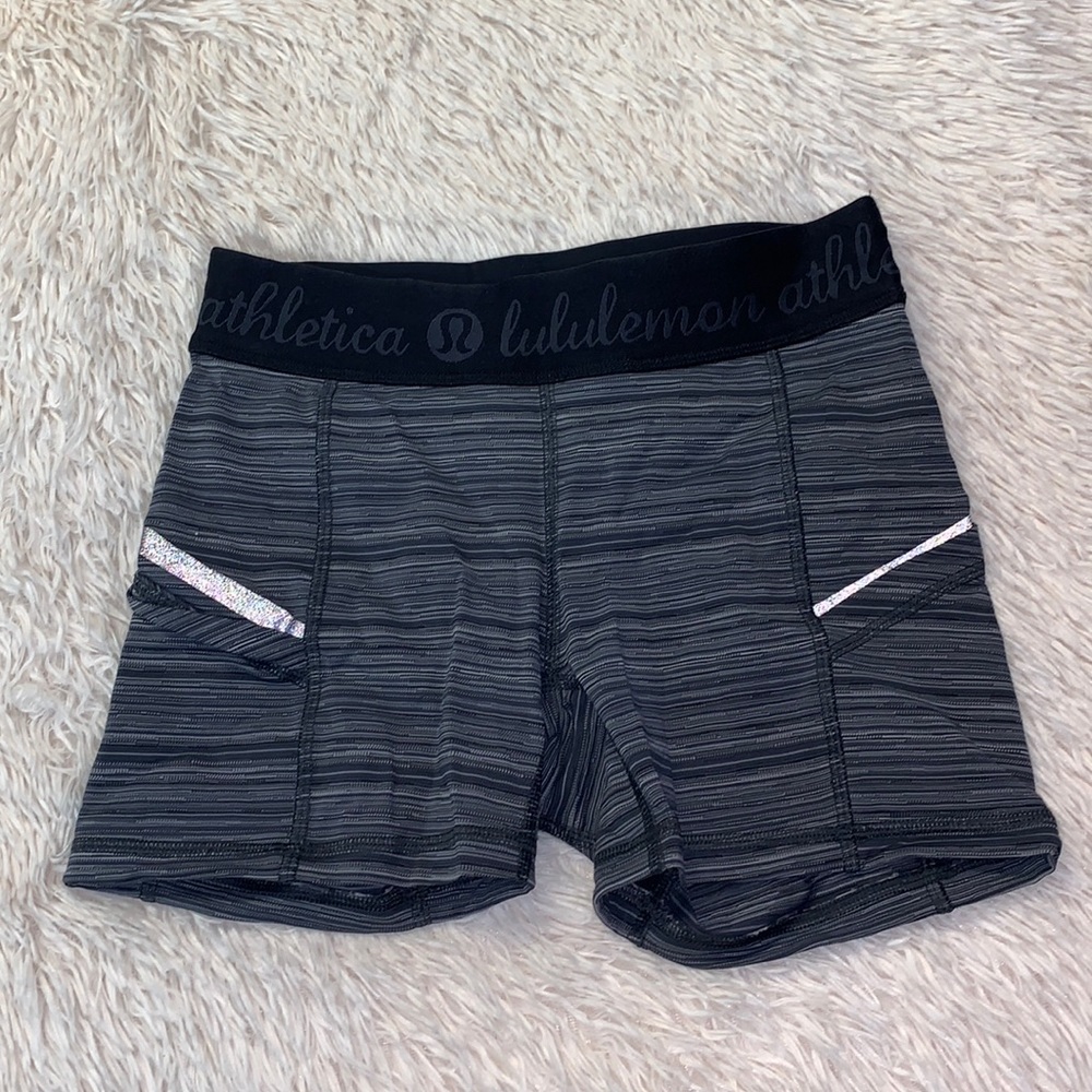 LULULEMON BLACK AND GREY SHORTS SIZE 4